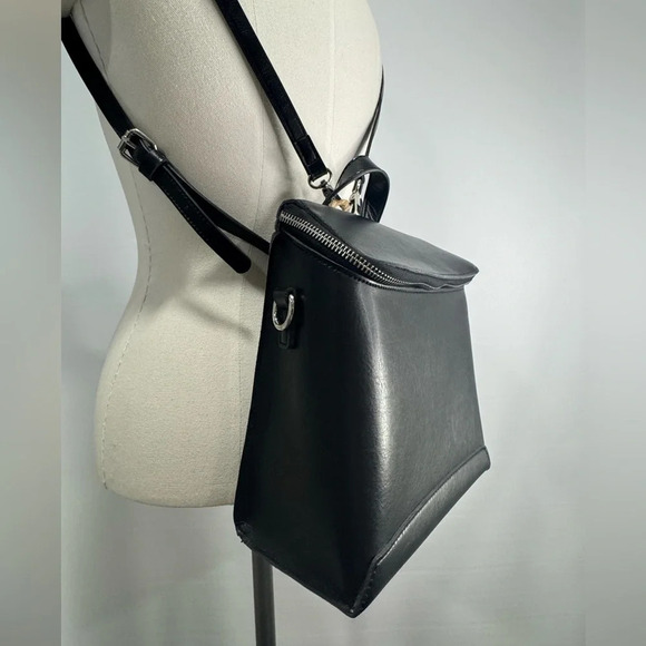 Brandy Melville Handbags - Brandy Melville backpack